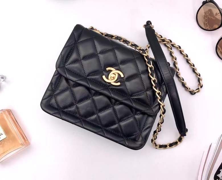 mini flap bag , black leather with mini flap crossbody