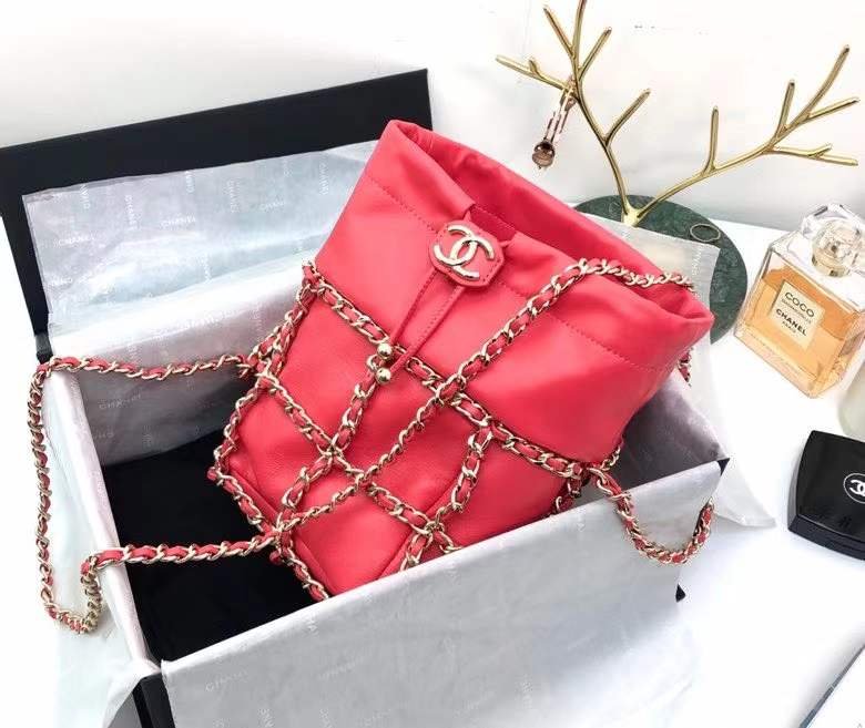 bucket bag , red leather with bucket bag with chain